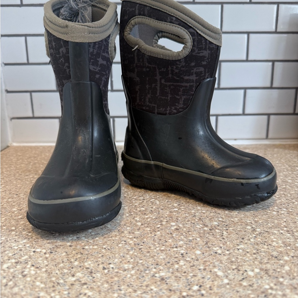 Bogs Black and Gray Kids